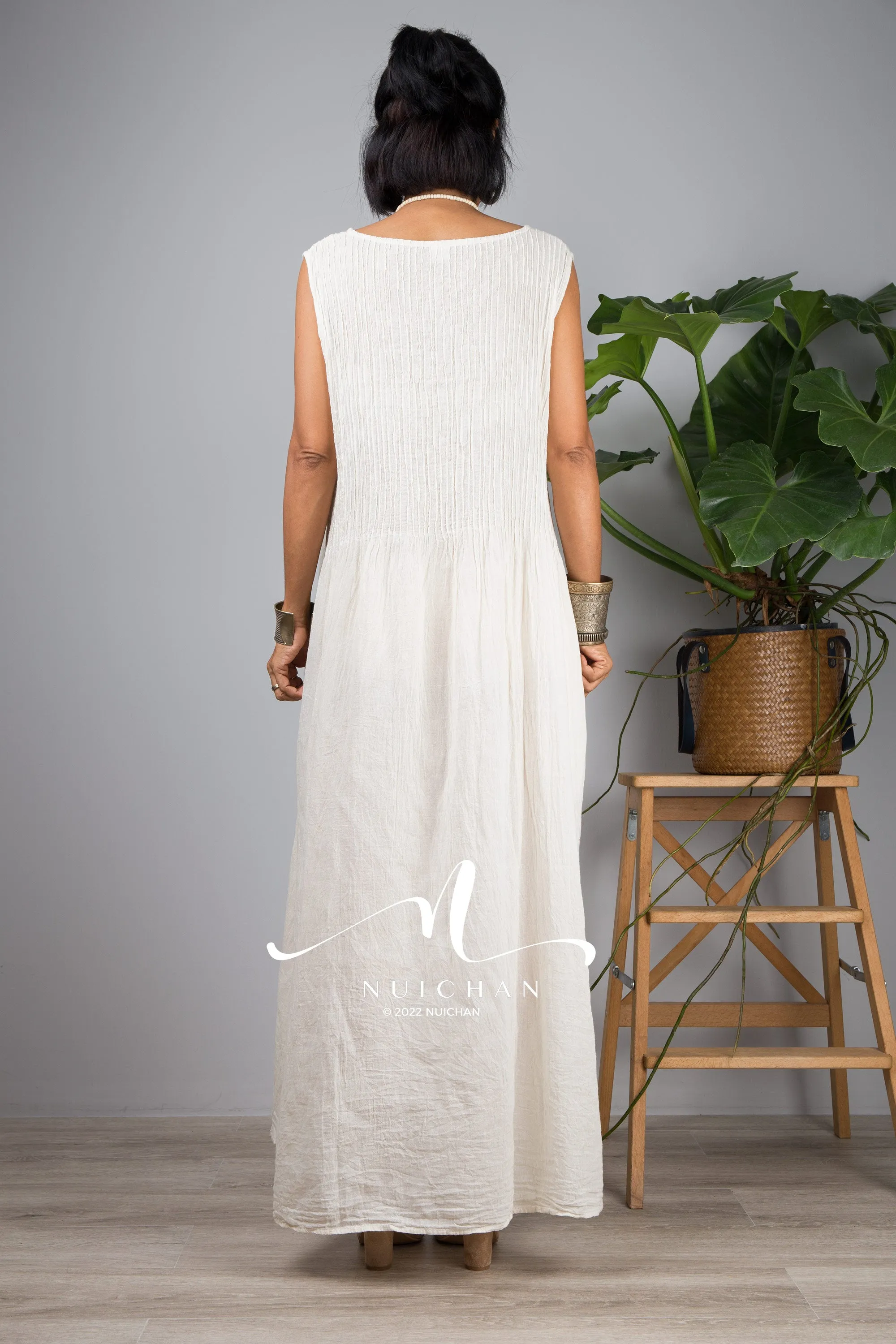 Sleeveless cotton dress