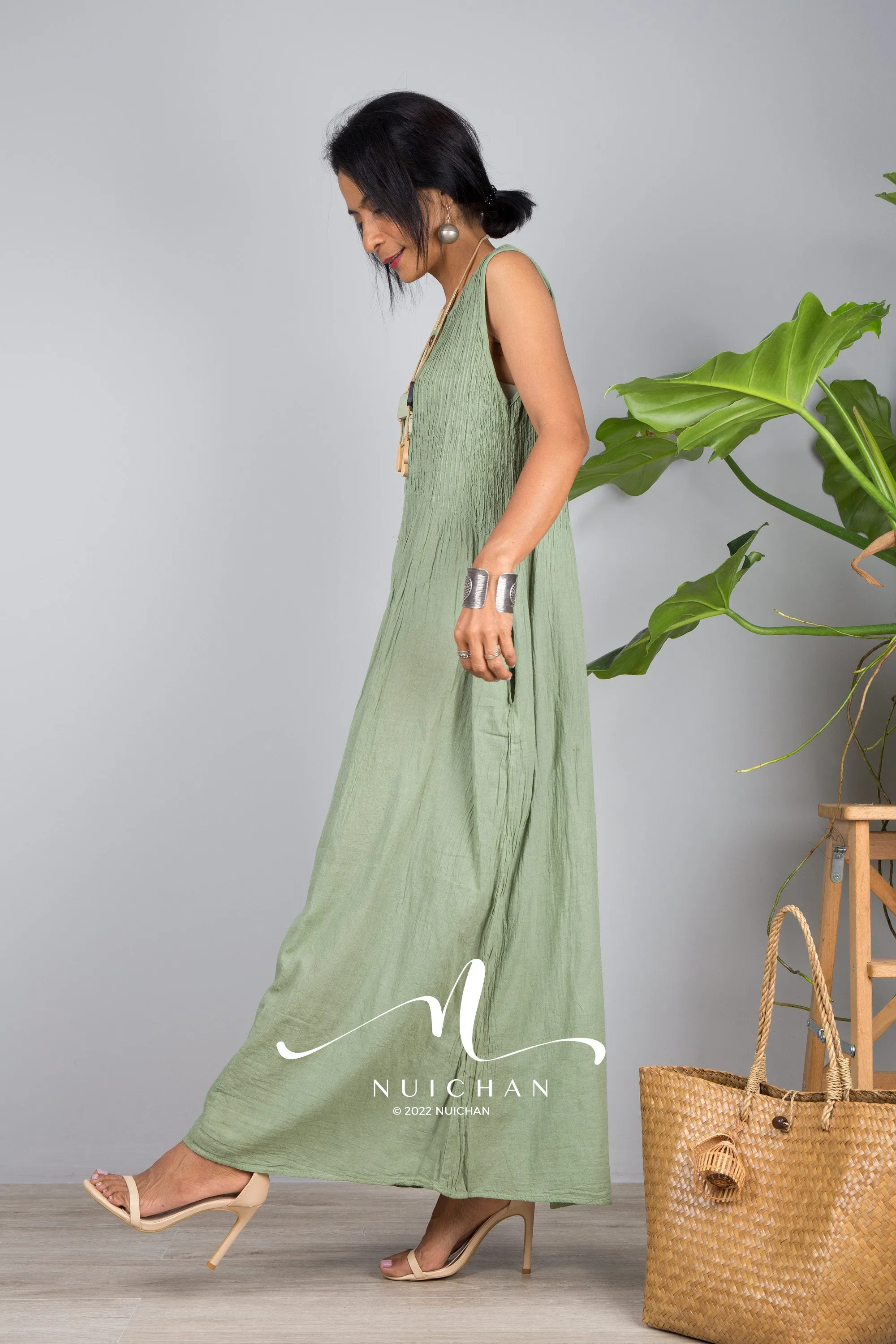 Sleeveless green cotton dress