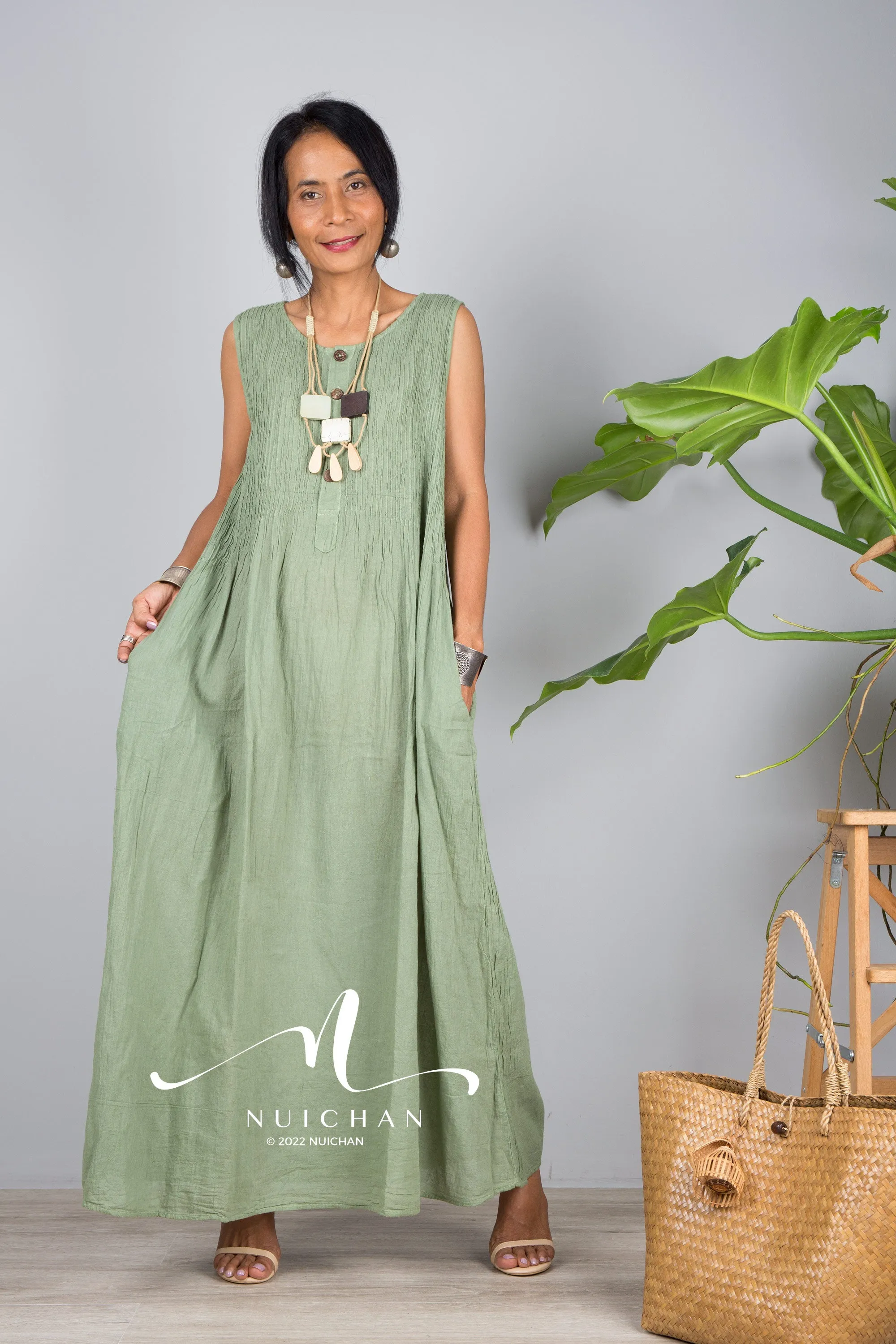 Sleeveless green cotton dress