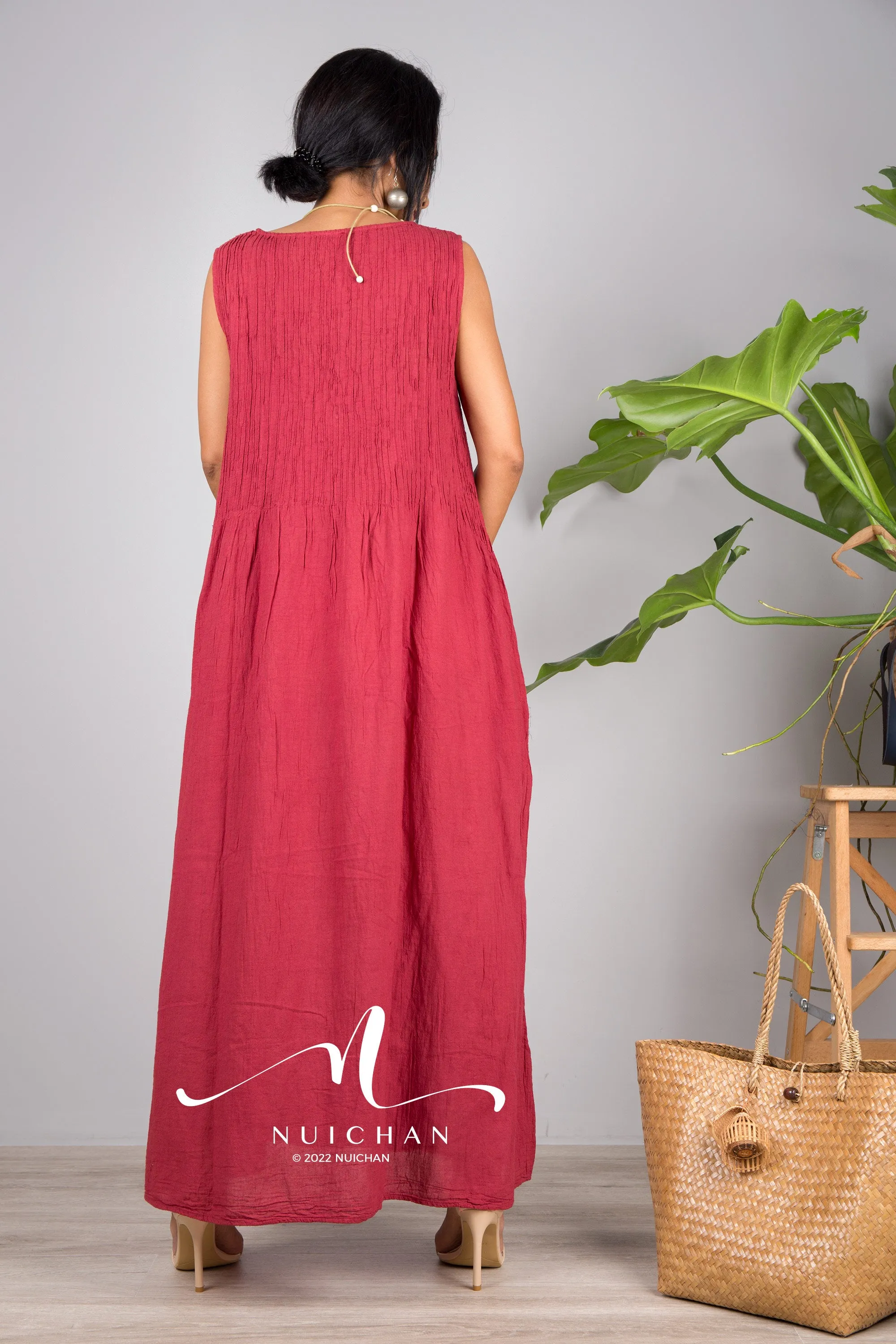 Sleeveless red cotton dress